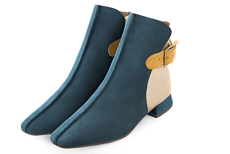 Bottines élégantes et raffinées avec des boucles à l'arrière, coloris bleu canard, or doré et jaune ocre. Bout carré. Plat. Talon évasé. Personnalisation : Choix des cuirs, des couleurs et des talons. Cou-de-pied sur mesure. - Florence KOOIJMAN