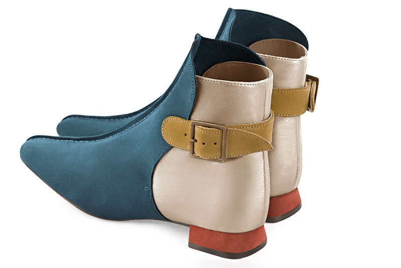 Bottines élégantes et raffinées avec des boucles à l'arrière, coloris bleu canard, or doré et jaune ocre. Bout carré. Plat. Talon évasé. Personnalisation : Choix des cuirs, des couleurs et des talons. Cou-de-pied sur mesure. - Florence KOOIJMAN