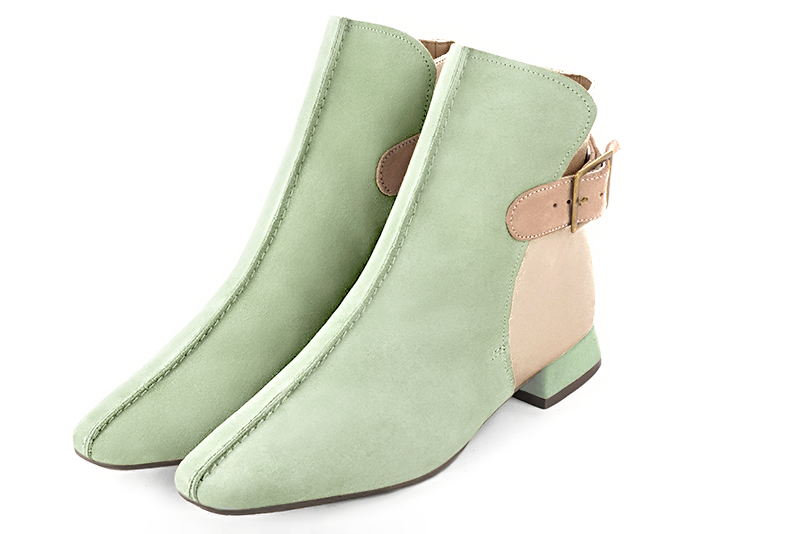 Bottines élégantes et raffinées avec des boucles à l'arrière, coloris vert pastel, or doré et beige biscuit. Bout carré. Plat. Talon évasé. Personnalisation : Choix des cuirs, des couleurs et des talons. Cou-de-pied sur mesure. - Florence KOOIJMAN