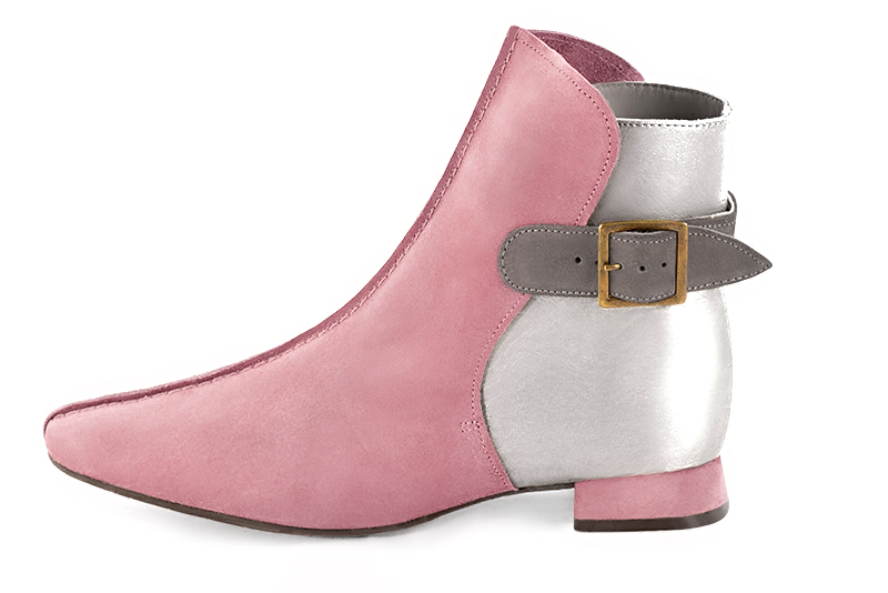 Bottines élégantes et raffinées avec des boucles à l'arrière, coloris rose camélia, argent platine et gris galet. Bout carré. Plat. Talon évasé. Personnalisation : Choix des cuirs, des couleurs et des talons. Cou-de-pied sur mesure. - Florence KOOIJMAN