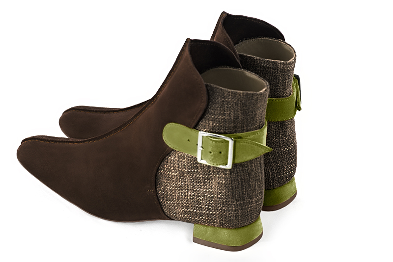 Bottines élégantes et raffinées avec des boucles à l'arrière, coloris marron ébène et vert pistache. Bout carré. Plat. Talon évasé. Personnalisation : Choix des cuirs, des couleurs et des talons. Cou-de-pied sur mesure. - Florence KOOIJMAN