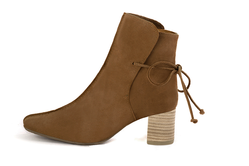 Boots femme : Bottines lacets à l'arrière couleur marron caramel. Bout carré. Talon mi-haut bottier. Vue de profil - Florence KOOIJMAN