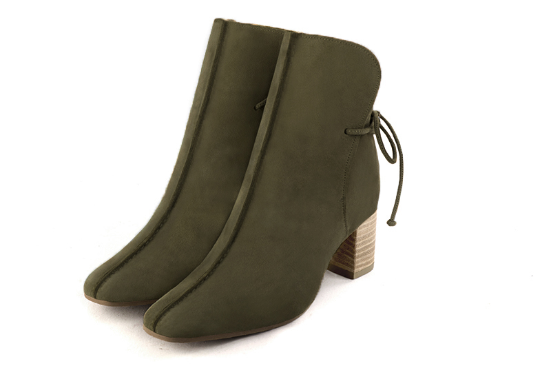 Bottines femme lacets à l'arrière vert kaki. Bout carré. Talon bottier de 5.5 cm - Vue avant