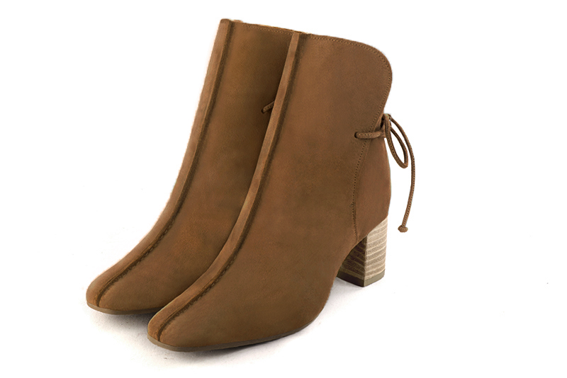 Boots femme : Bottines lacets à l'arrière couleur marron caramel. Bout carré. Talon mi-haut bottier Vue avant - Florence KOOIJMAN