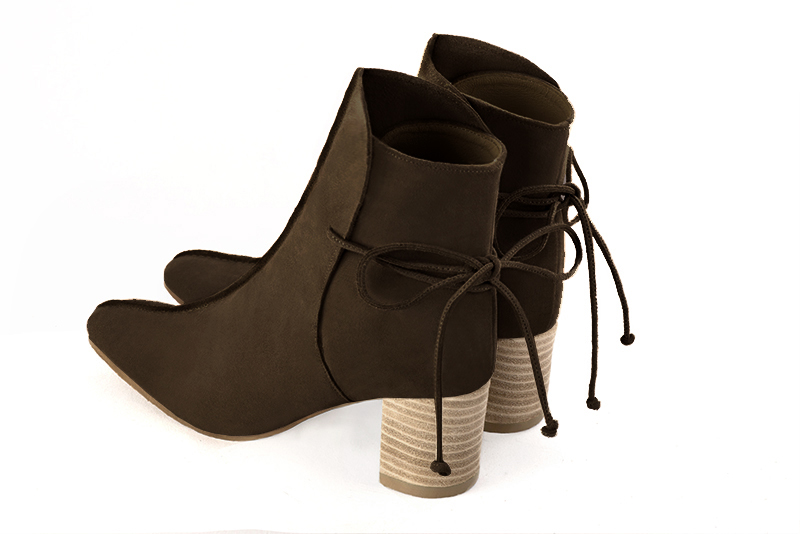 Boots femme : Bottines lacets à l'arrière couleur marron ébène. Bout carré. Talon mi-haut bottier. Vue arrière - Florence KOOIJMAN