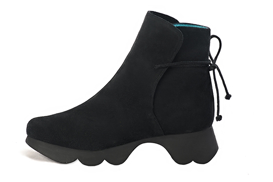 Boots femme : Bottines lacets à l'arrière couleur noir mat.. Vue de profil - Florence KOOIJMAN