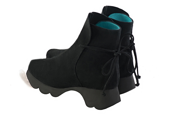 Bottines à laçage arrière pour femme en cuir noir mat avec bout rond et semelle crantée en gomme - Vue arrière