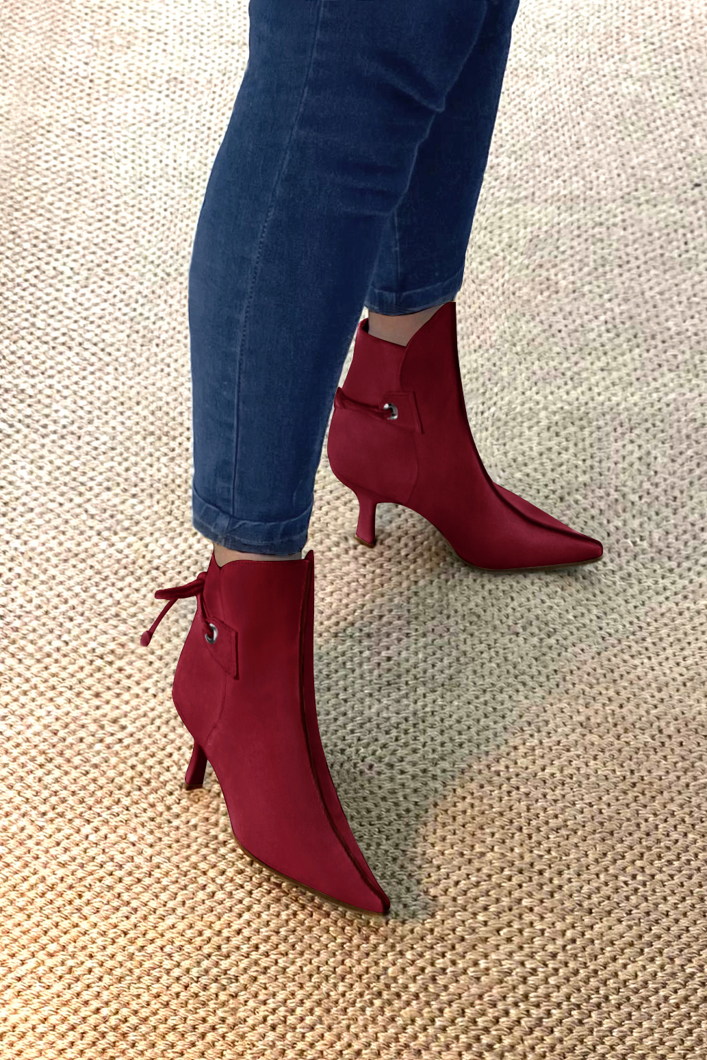 Boots femme : Bottines lacets à l'arrière couleur rouge bordeaux. Bout pointu. Talon haut fin. Vue du dessus - Florence KOOIJMAN