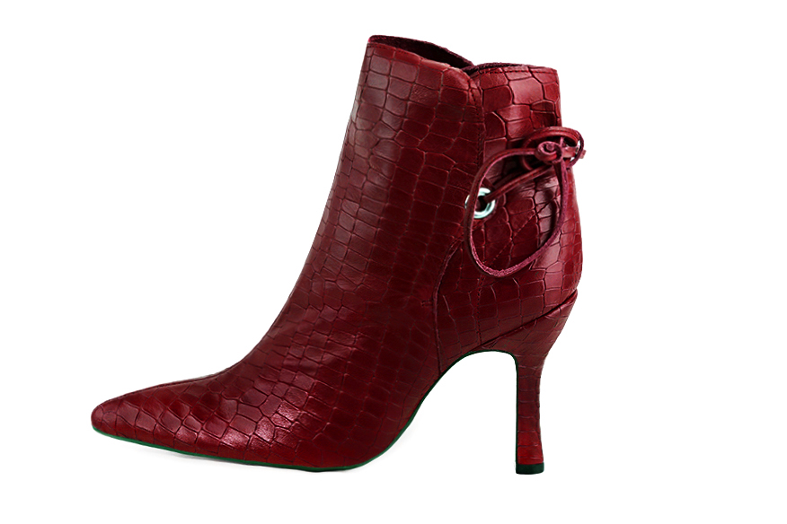 Boots femme : Bottines lacets à l'arrière couleur rouge bordeaux. Bout effilé. Talon très haut bobine. Vue de profil - Florence KOOIJMAN