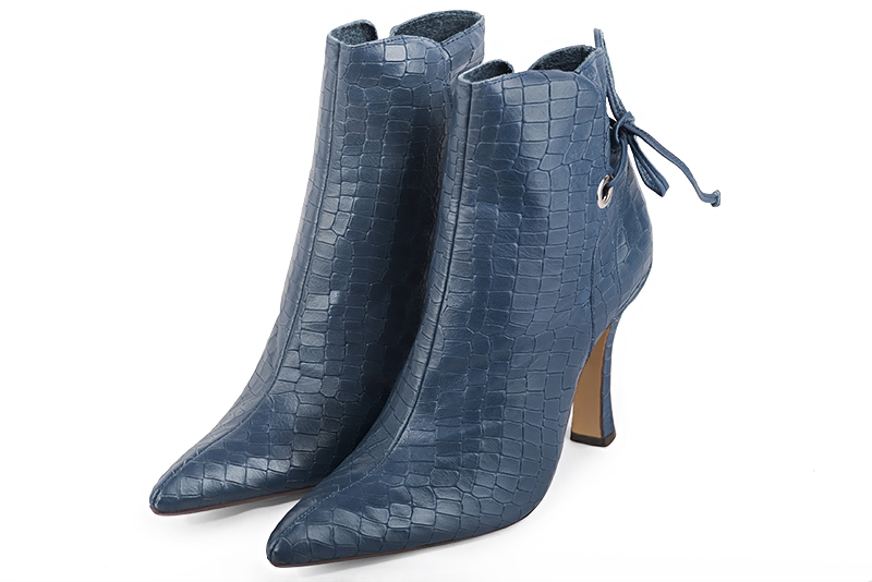 Boots femme lacets : Boots luxe avec des lacets à l'arrière couleur bleu denim. Talon très haut. Talon bobine. Bout effilé - Florence KOOIJMAN