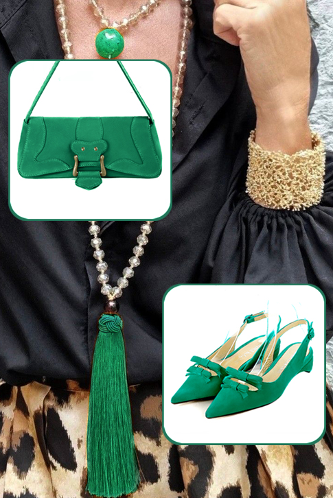 Escarpins bride arrière avec un noeud vert émeraude. Bout pointu. Talon trotteur plat - Vue du dessus