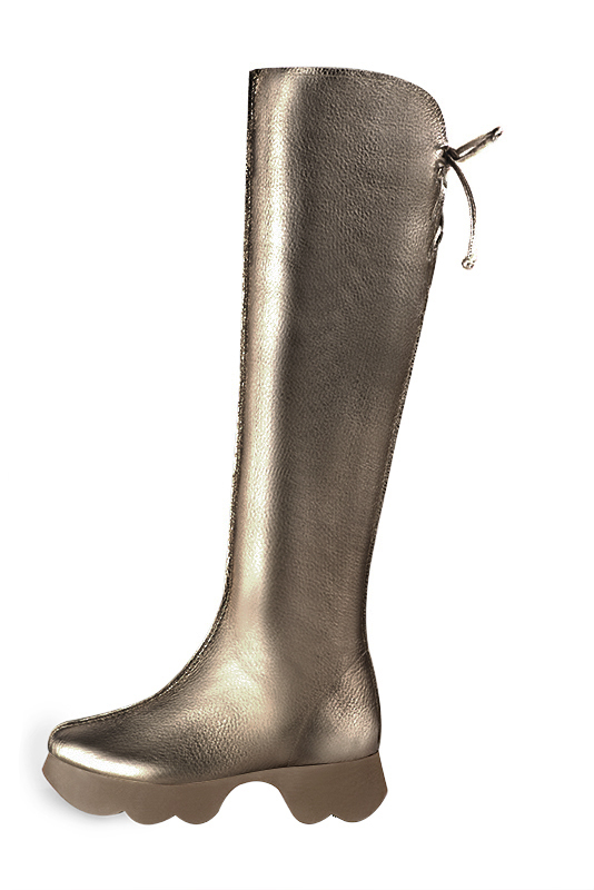 Botte femme : Bottes femme avec des lacets arrières sur mesures couleur beige mastic. Bout rond. Semelle gomme petit talon. Vue porté - Florence KOOIJMAN