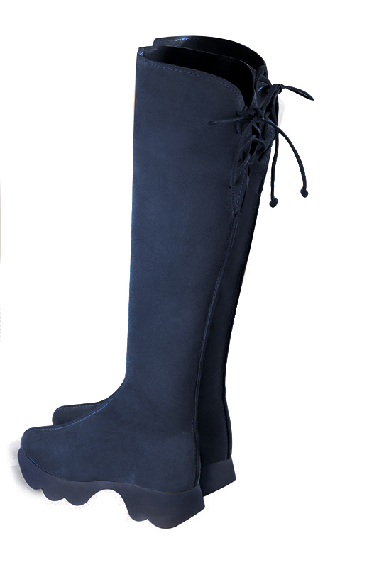 Botte femme : Bottes femme avec des lacets arrières sur mesures couleur bleu marine. Bout rond. Semelle gomme petit talon. Vue arrière - Florence KOOIJMAN
