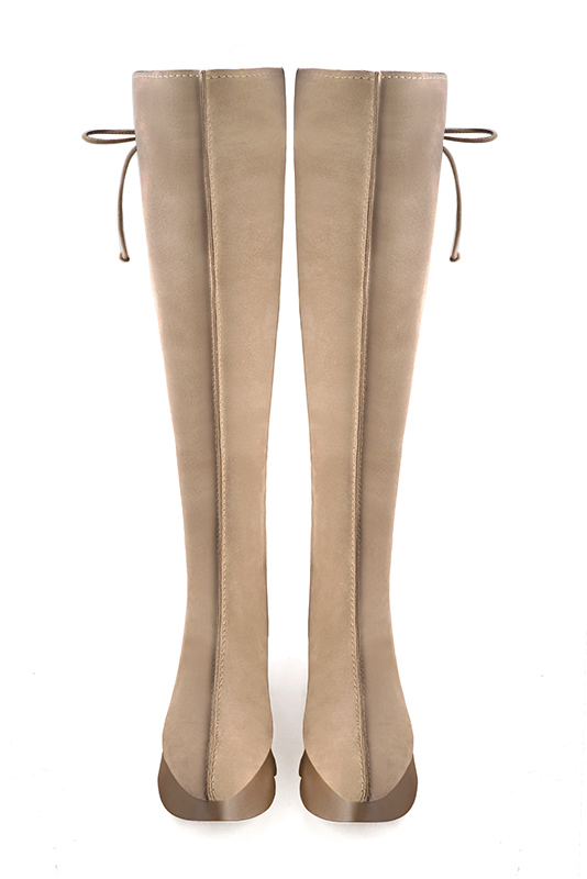 Botte femme : Bottes femme avec des lacets arrières sur mesures couleur beige biscuit. Bout rond. Semelle gomme petit talon. Vue du dessus - Florence KOOIJMAN