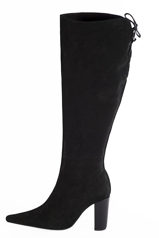 Bottes femme élégantes et raffinées, avec des lacets à l'arrière, réalisées sur mesure, coloris noir mat. Bout pointu. Haut. Talon bottier. Mollets fins ou larges. Personnalisation : Choix des cuirs, des couleurs et des talons. - Florence KOOIJMAN