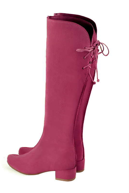 Botte femme : Bottes femme avec des lacets arrières sur mesures couleur rose fuchsia. Bout rond. Petit talon évasé. Vue arrière - Florence KOOIJMAN