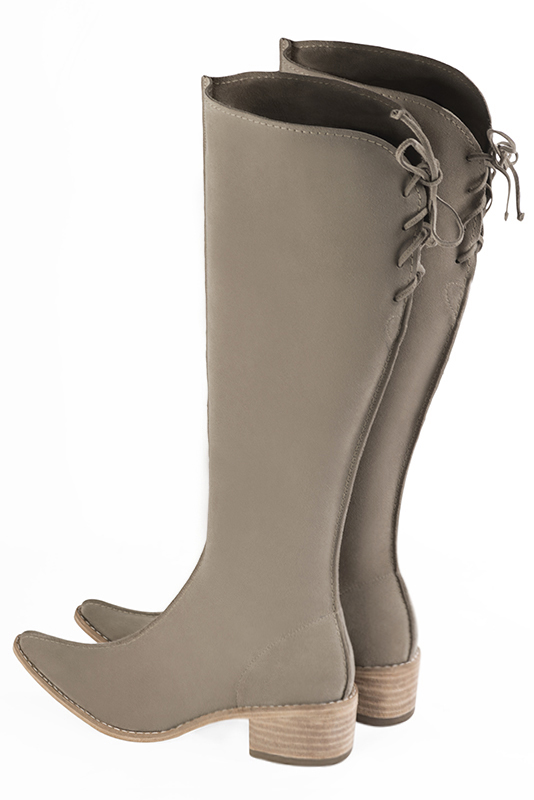 Basket femme habillée :  couleur beige sahara. Semelle fine. Doublure cuir. Vue arrière - Florence KOOIJMAN