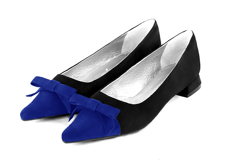 Chaussure femme plate : Ballerine avec un petit talon haut de gamme couleur bleu électrique et noir mat. Choix des talons - Florence KOOIJMAN