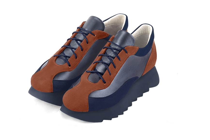 Basket femme habillée : Sneaker urbain tricolore couleur orange corail et bleu denim. Semelle épaisse. Doublure cuir Vue avant - Florence KOOIJMAN