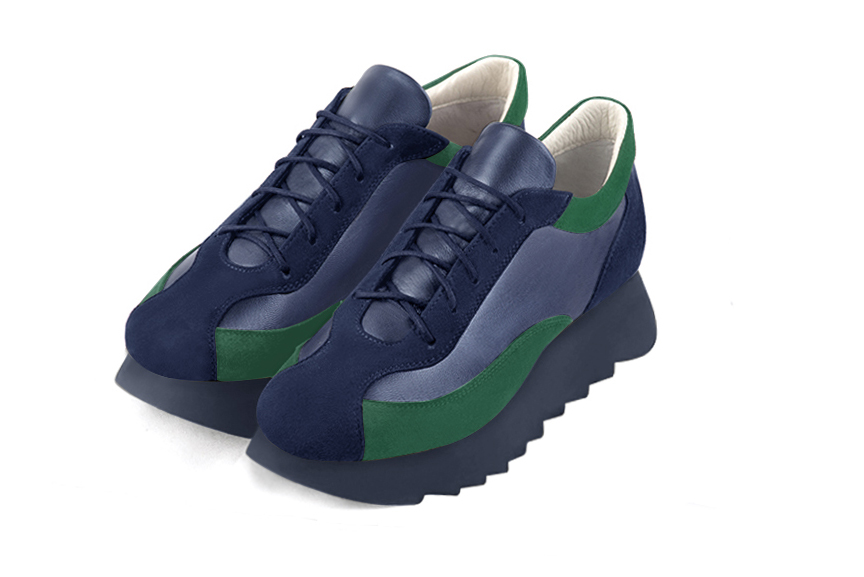 Basket femme habillée :  couleur bleu marine et vert émeraude. Semelle épaisse. Doublure cuir Vue avant - Florence KOOIJMAN