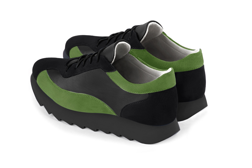 Basket femme habillée :  couleur noir mat et vert anis. Semelle épaisse. Doublure cuir. Vue arrière - Florence KOOIJMAN