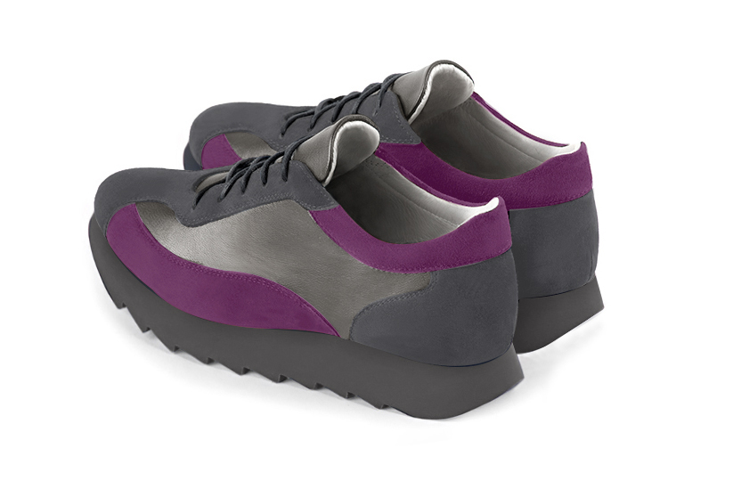 Basket femme habillée :  couleur gris acier et violet myrtille. Semelle épaisse. Doublure cuir. Vue arrière - Florence KOOIJMAN