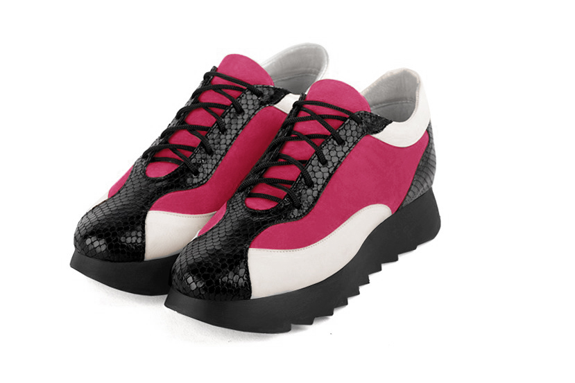 Basket femme habillée :  couleur noir satiné, rose fuchsia et blanc cassé. Semelle épaisse. Doublure cuir Vue avant - Florence KOOIJMAN