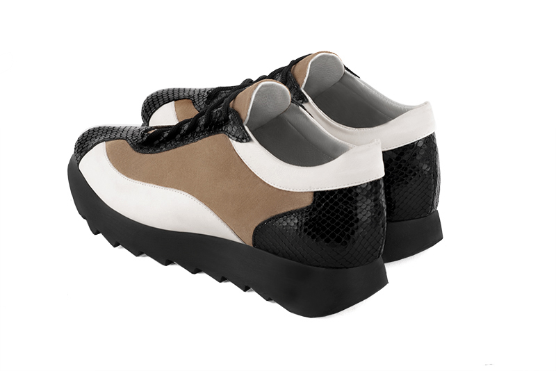 Basket femme habillée :  couleur noir satiné, beige biscuit et blanc cassé. Semelle épaisse. Doublure cuir. Vue arrière - Florence KOOIJMAN