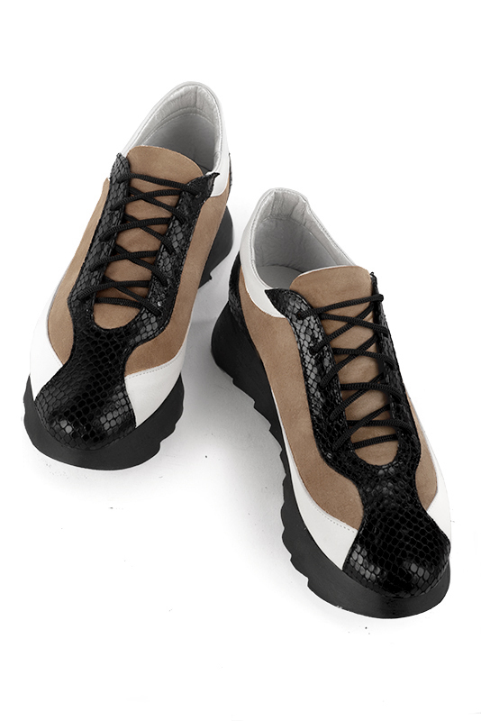Basket femme habillée :  couleur noir satiné, beige biscuit et blanc cassé. Semelle épaisse. Doublure cuir. Vue du dessus - Florence KOOIJMAN