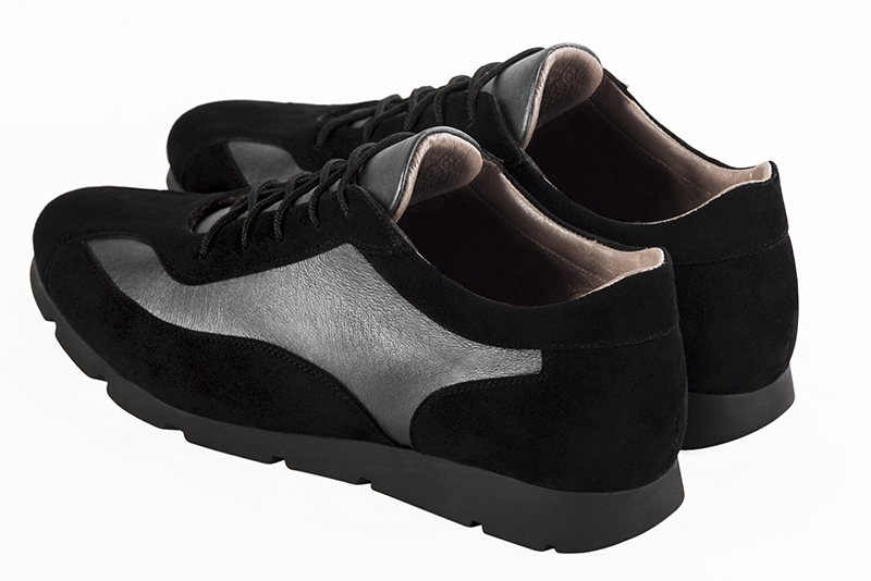 Basket femme habillée : Sneaker urbain unie  couleur noir mat et argent titane. Semelle fine. Doublure cuir. Vue arrière - Florence KOOIJMAN