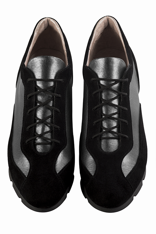 Basket femme habillée : Sneaker urbain unie  couleur noir mat et argent titane. Semelle fine. Doublure cuir. Vue du dessus - Florence KOOIJMAN
