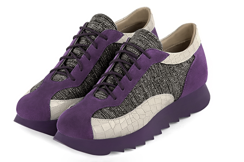 Basket femme habillée : Sneaker urbain tricolore couleur violet améthyste, noir mat et blanc cassé. Semelle épaisse. Doublure cuir Vue avant - Florence KOOIJMAN
