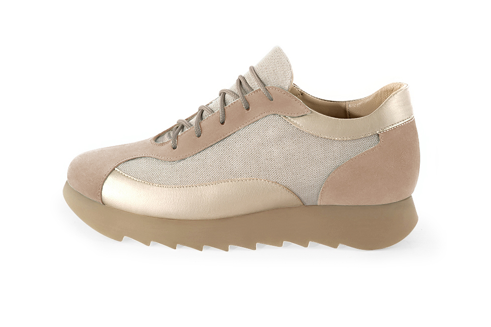 Basket femme habillée :  couleur beige sahara et or doré. Semelle épaisse. Doublure cuir. Vue de profil - Florence KOOIJMAN