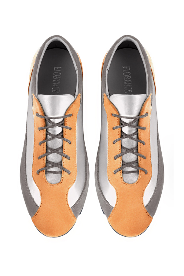 Basket femme habillée : Sneaker urbain tricolore couleur orange curcuma, argent platine et gris galet. Semelle fine. Doublure cuir. Vue du dessus - Florence KOOIJMAN