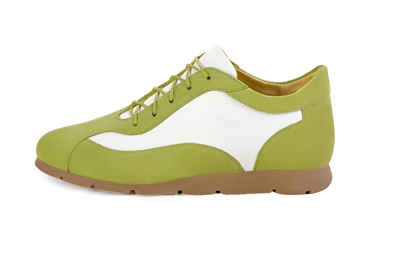 Basket femme habillée :  couleur vert pistache et blanc pur. Semelle fine. Doublure cuir. Vue de profil - Florence KOOIJMAN