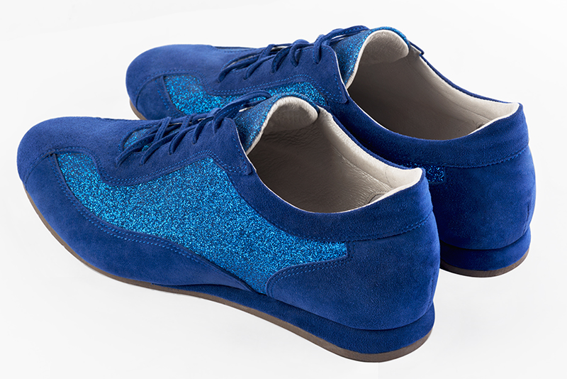 Basket femme habillée : Sneaker urbain unie couleur bleu électrique. Semelle fine. Doublure cuir. Vue arrière - Florence KOOIJMAN