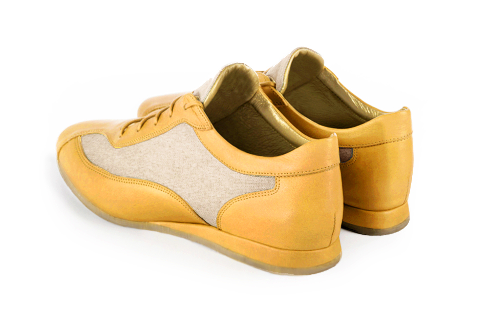 Basket femme habillée : Sneaker urbain bicolore couleur jaune ocre et beige naturel. Semelle fine. Doublure cuir. Vue arrière - Florence KOOIJMAN
