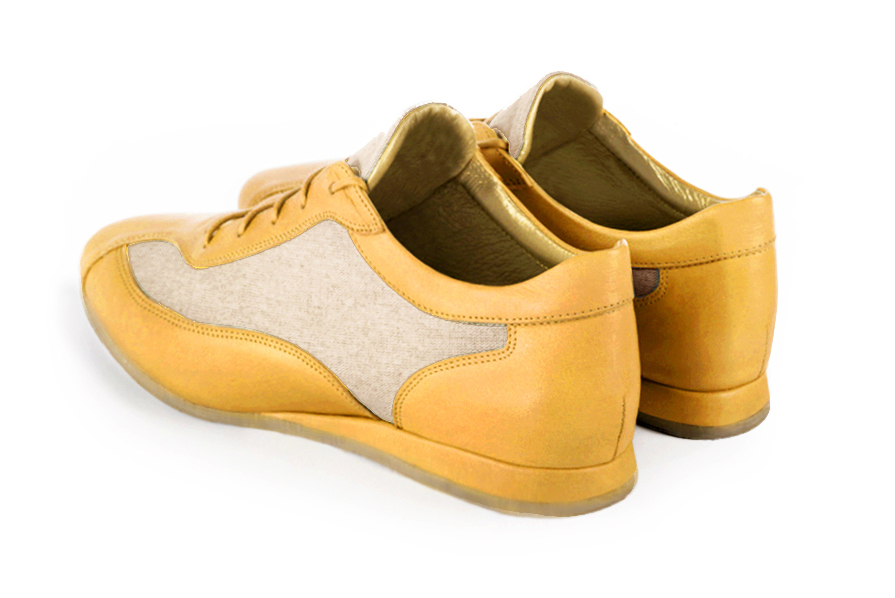 Basket femme habillée : Sneaker urbain bicolore couleur jaune ocre et beige naturel. Semelle fine. Doublure cuir. Vue arrière - Florence KOOIJMAN