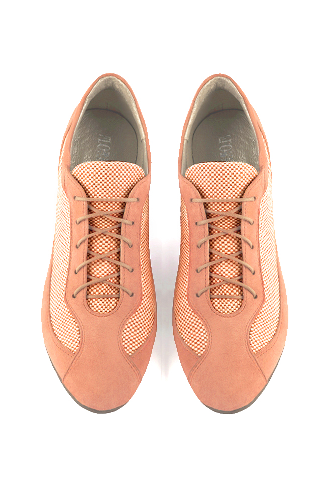 Basket femme habillée : Sneaker urbain unie  couleur orange pêche. Semelle fine. Doublure cuir. Vue du dessus - Florence KOOIJMAN