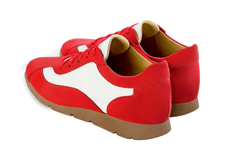 Basket femme habillée :  couleur rouge coquelicot et blanc pur. Semelle fine. Doublure cuir. Vue arrière - Florence KOOIJMAN