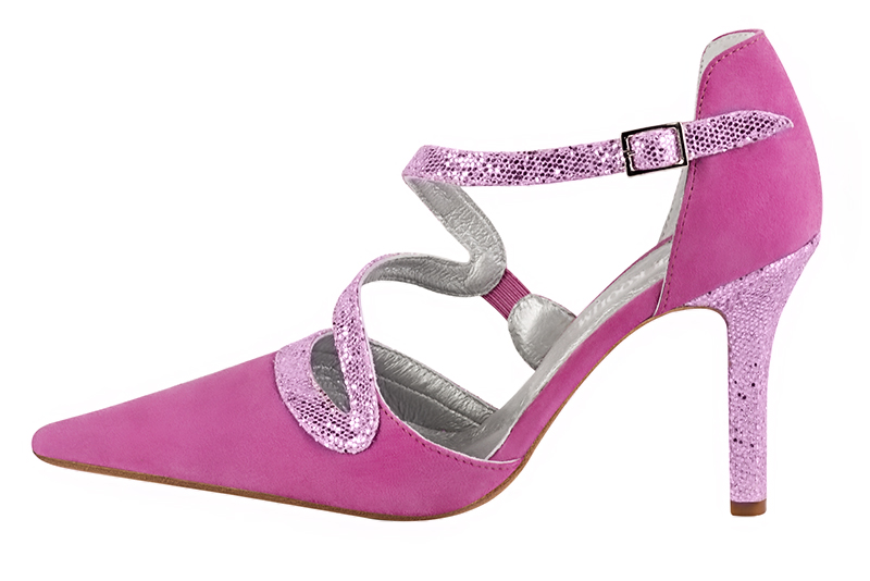Chaussures habillées, élégantes et raffinées, ouvertes sur les côtés, avec une bride en forme de serpent, coloris rose pivoine. Bout pointu. Haut. Talon fin. Cérémonie, soirée, cocktail, évènementiel. Personnalisation : Choix des cuirs, 
                des couleurs et des talons. Petites et grandes pointures. - Florence KOOIJMAN