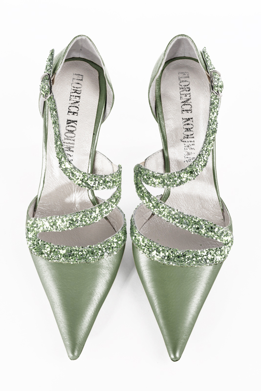 Chaussure femme à brides : Chaussure côtés ouverts bride serpent couleur vert pastel. Bout pointu. Talon haut fin. Vue du dessus - Florence KOOIJMAN