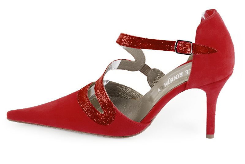Chaussure femme à brides : Chaussure côtés ouverts bride serpent couleur rouge carmin. Bout pointu. Talon haut fin. Vue de profil - Florence KOOIJMAN