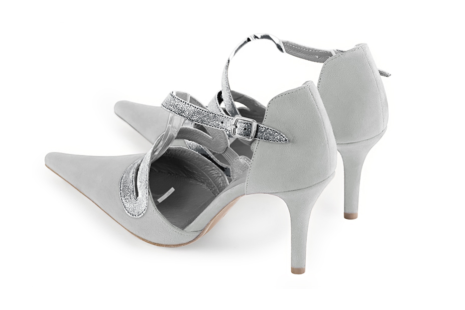 Chaussures brides croisées femme ouvertes sur les côtés gris perle et argent. Bout pointu. Talon fin de 8.5 cm - Vue arrière