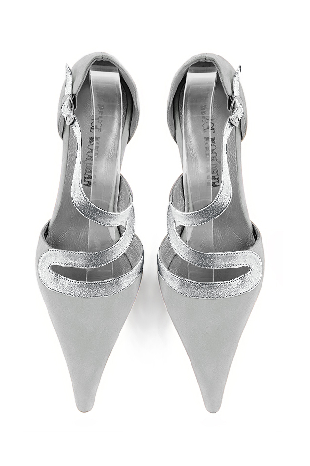 Chaussures brides croisées femme ouvertes sur les côtés gris perle et argent. Bout pointu. Talon fin de 8.5 cm - Vue du dessus