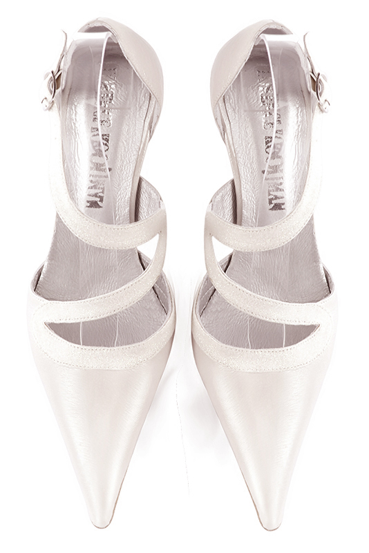 Chaussure femme à brides : Chaussure côtés ouverts bride serpent couleur blanc cassé. Bout pointu. Talon haut fin. Vue du dessus - Florence KOOIJMAN