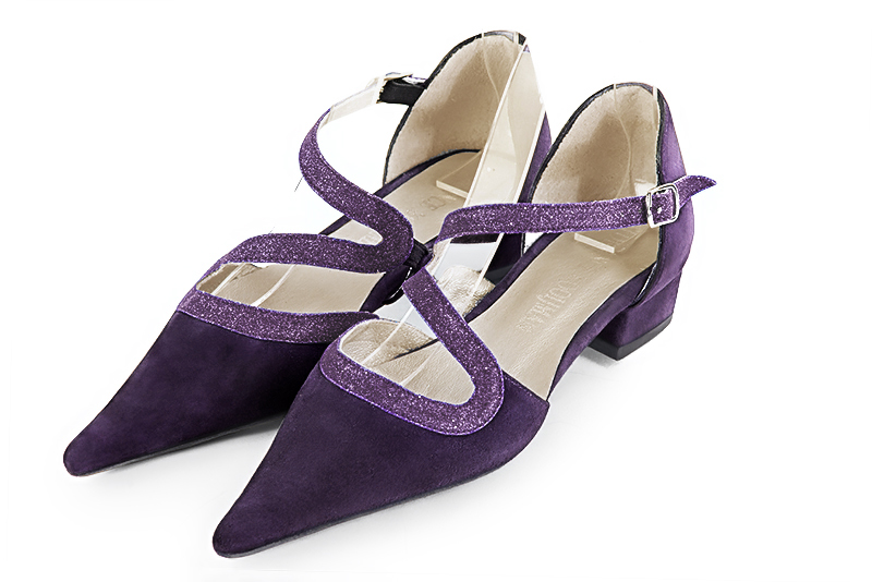 Chaussure femme à brides : Chaussure côtés ouverts bride serpent couleur violet améthyste. Bout pointu. Petit talon bottier Vue avant - Florence KOOIJMAN