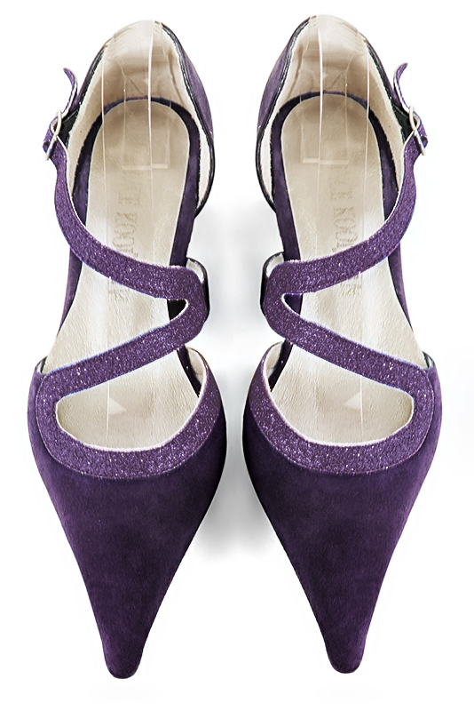 Chaussure femme à brides : Chaussure côtés ouverts bride serpent couleur violet améthyste. Bout pointu. Petit talon bottier. Vue du dessus - Florence KOOIJMAN