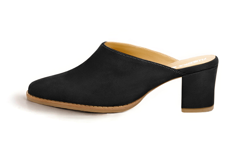 Chaussure femme à brides : Mule sabot couleur noir mat. Bout rond. Talon mi-haut bottier. Vue de profil - Florence KOOIJMAN