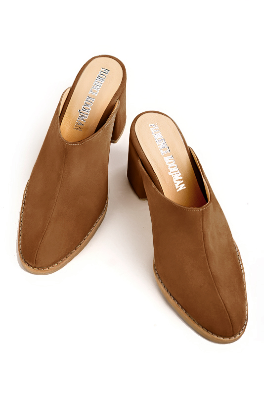 Chaussure femme à brides : Mule sabot couleur marron caramel. Bout rond. Talon mi-haut bottier. Vue du dessus - Florence KOOIJMAN